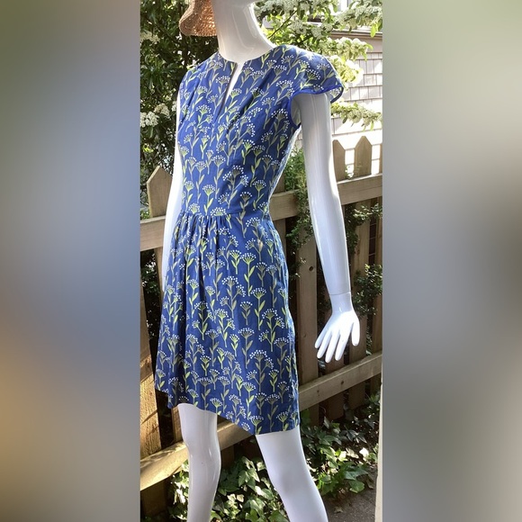 Sleeveless blue cotton summer dress, with green and white floral motif. Small - Picture 2 of 8